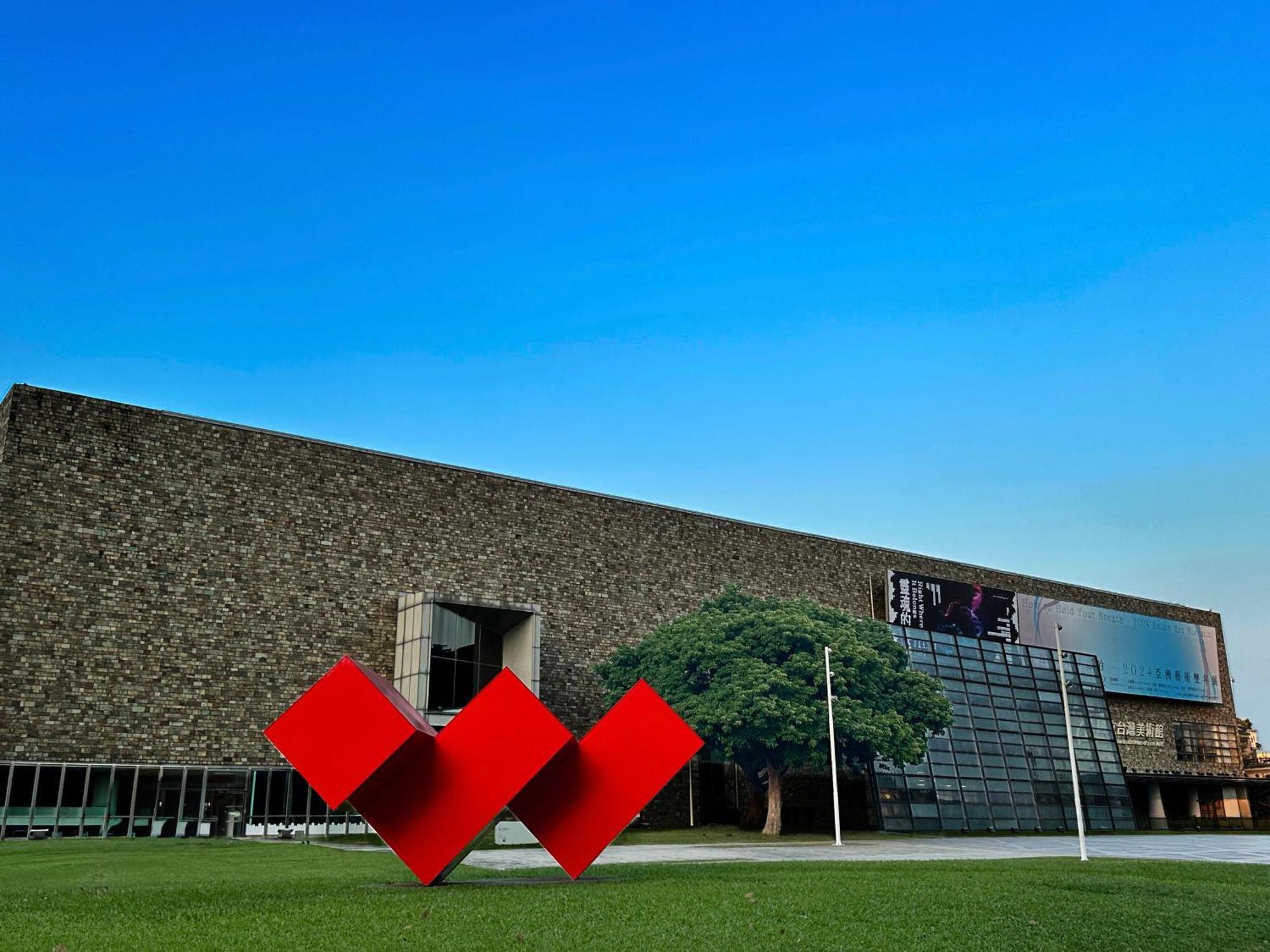 Hotel Champs Elysees Taichung Exterior photo